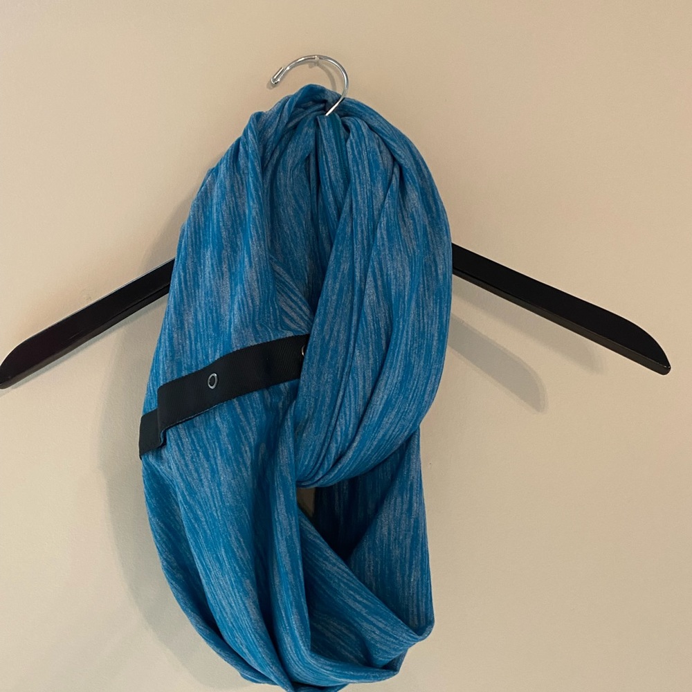 Lululemon women’s athletic scarf.